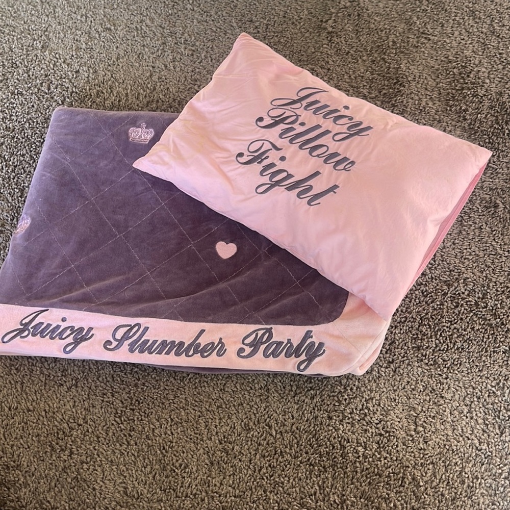 VERY RARE VINTAGE JUICY COUTURE BLANKET AND PILLOW PURPLE & PINK